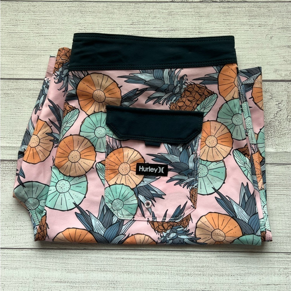 Hurley Men’s NWT  Tropical Print Board Shorts Size 34